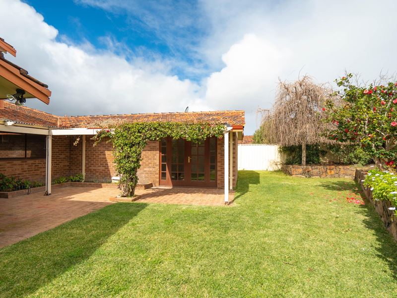 6 Aidrie Court, Duncraig WA 6023
