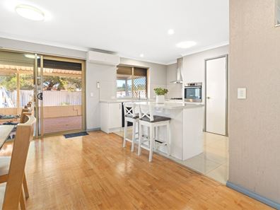 2 Jefferson Drive, Marangaroo WA 6064