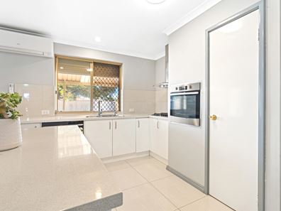 2 Jefferson Drive, Marangaroo WA 6064