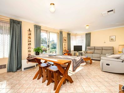 8 Hertford Elbow, College Grove WA 6230