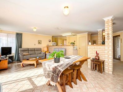 8 Hertford Elbow, College Grove WA 6230