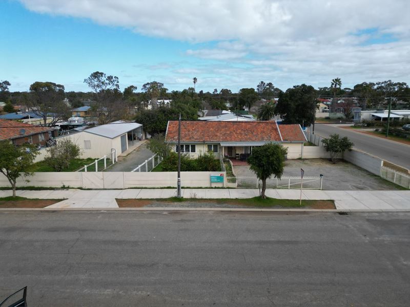 20 Lefroy Street, Moora WA 6510