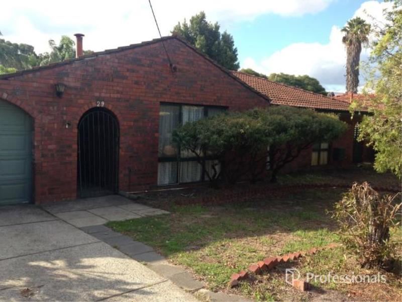 29 Lester Drive, Thornlie WA 6108