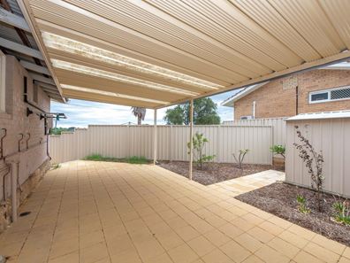 26A Roydon Way, Girrawheen WA 6064