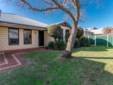 25 Flinn Avenue, Kelmscott WA 6111