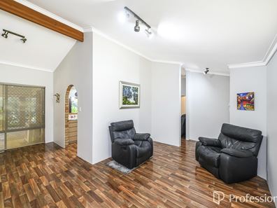 18 Gibson Way, Beechboro WA 6063