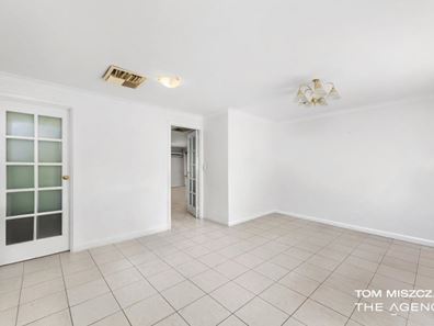 1 Yallambee Way, Queens Park WA 6107