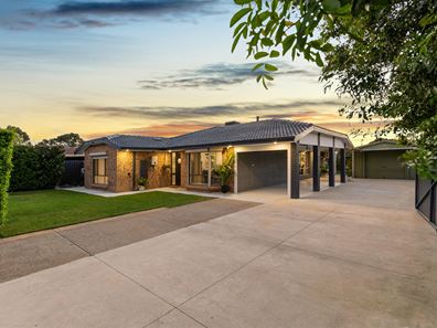 100 Seabrooke Avenue, Rockingham WA 6168