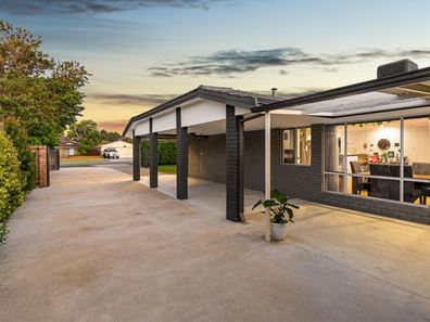 100 Seabrooke Avenue, Rockingham WA 6168