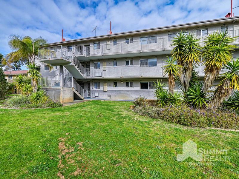 2/40 Reynolds Way, Withers