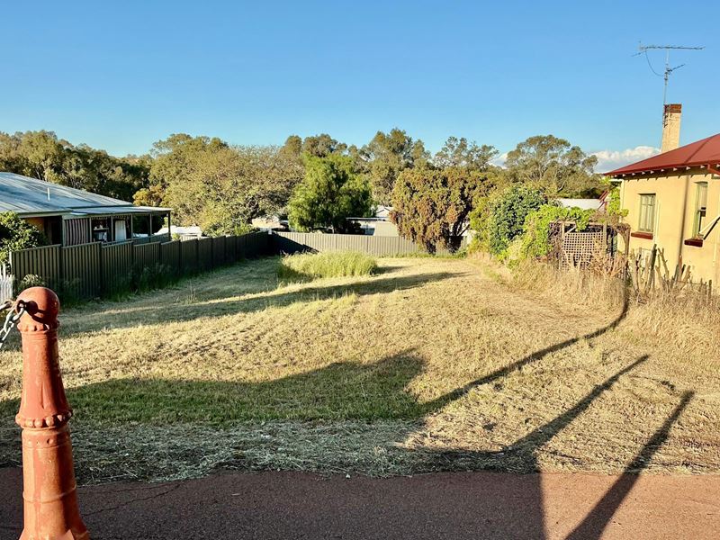 64 Stirling Tce, Toodyay WA 6566