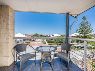 10 O'Mara Boulevard, Iluka WA 6028