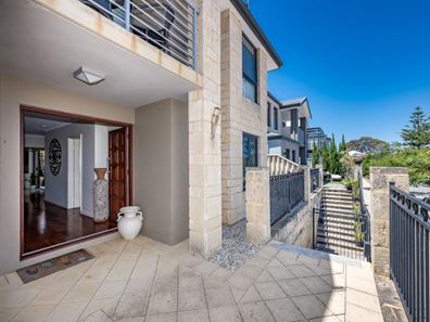 10 O'Mara Boulevard, Iluka WA 6028