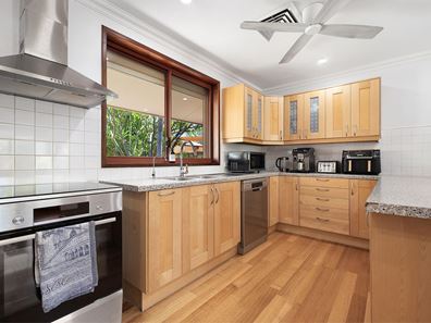 6 Hardey Crescent, Dampier WA 6713