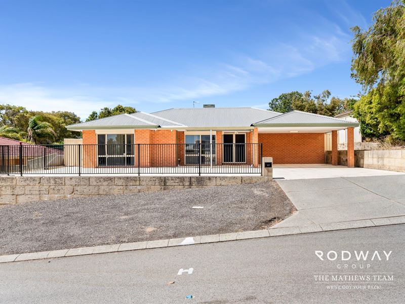 17 Parkway Gdns, Parmelia WA 6167