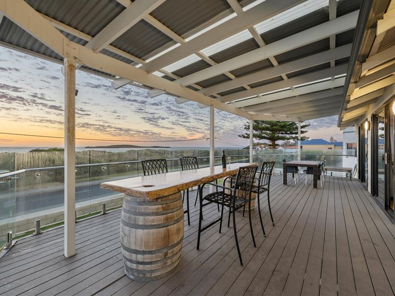 11 Gingin Road, Lancelin WA 6044
