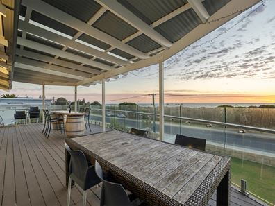 11 Gingin Road, Lancelin WA 6044
