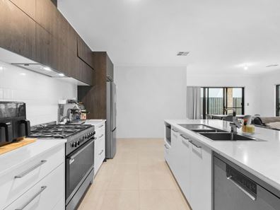 37 Coronado Way, Madora Bay WA 6210