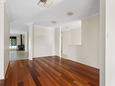 5 Riverina Way, Hannans WA 6430