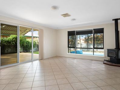 5 Riverina Way, Hannans WA 6430