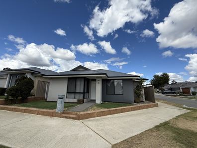 15 Autumn Approach, Forrestfield WA 6058