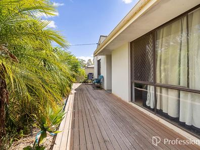 8 Barge Court, Armadale WA 6112
