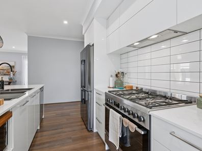 27 Jutland Entrance, Forrestdale WA 6112