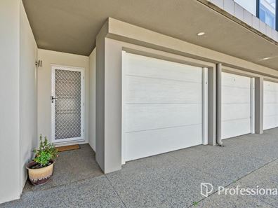 2/18 Mathoura Street, Midland WA 6056