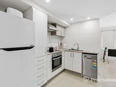 2/18 Mathoura Street, Midland WA 6056