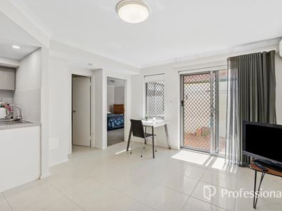 2/18 Mathoura Street, Midland WA 6056