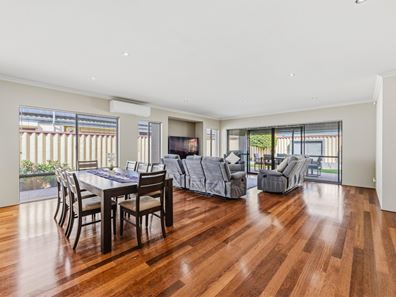 32 Courtland Crescent, Redcliffe WA 6104