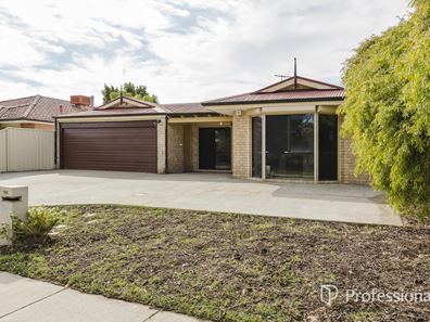 24 Decourcey Way, Marangaroo WA 6064