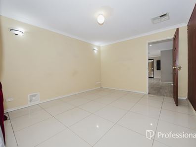 24 Decourcey Way, Marangaroo WA 6064