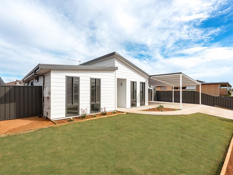 18 Viewpoint Mews, Drummond Cove WA 6532