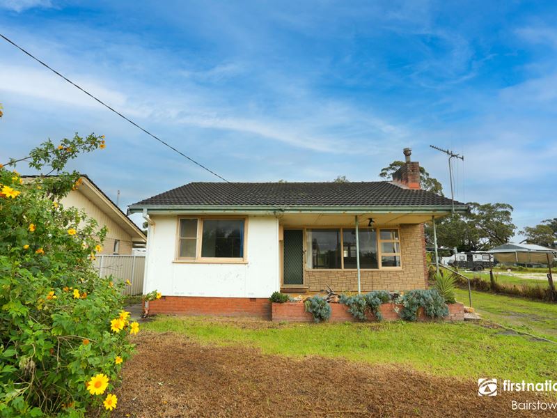 537 Albany Highway, Mckail
