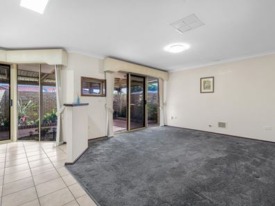 18/4 Heron Place, Maddington WA 6109