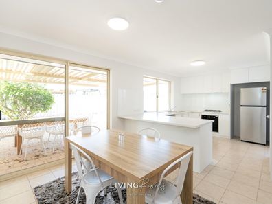 Room/4  10 Scholar Close, Marangaroo WA 6064