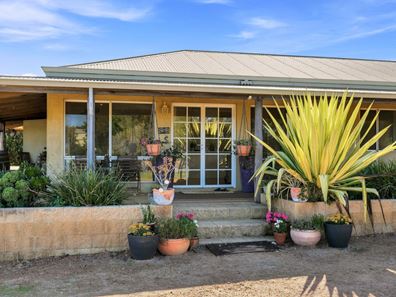 11 Stuart Road, Moresby WA 6530
