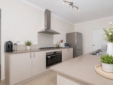 27 Neilson Street, Hammond Park WA 6164