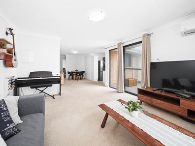 25/18 Whitlock Road, Queens Park WA 6107