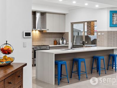 4 Baumea Turn, Hammond Park WA 6164