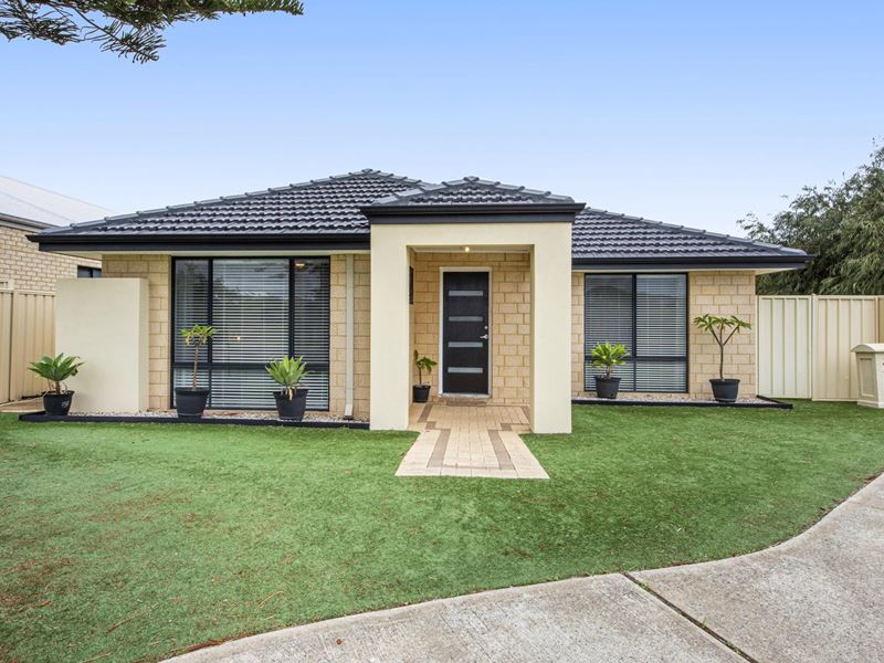 64 Bancoura Parkway, Secret Harbour WA 6173