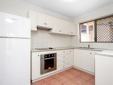 4/7 Mount Henry Road, Como WA 6152