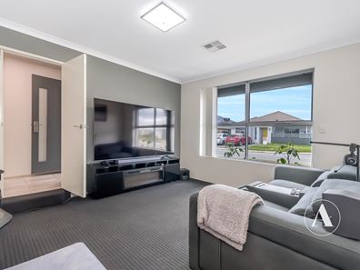 3 Charnwood Grove, Hilbert WA 6112