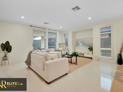 68 Sunstone Boulevard, Treeby WA 6164