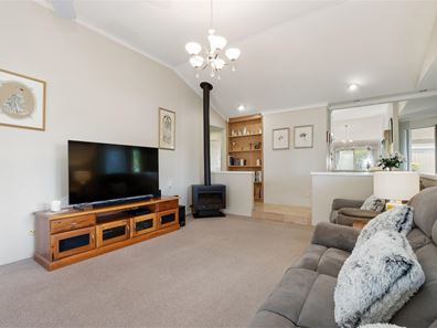 10 Alicia Gardens, Ballajura WA 6066
