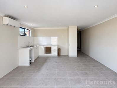 8A Somerset Way, Lakelands WA 6180