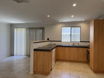 1/20 Parilla Court, Greenfields WA 6210