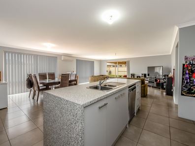 2 Viewpoint Mews, Drummond Cove WA 6532