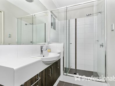 21B Lewes Road, Nollamara WA 6061